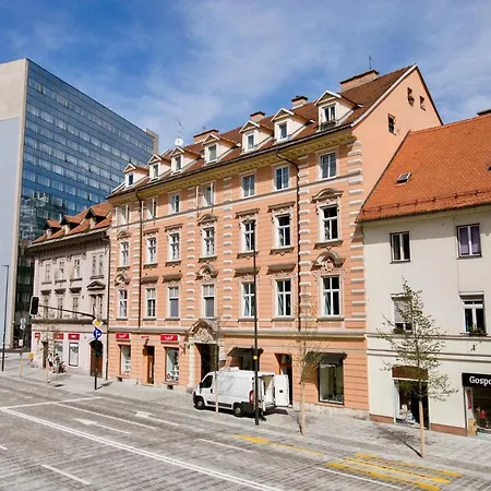 Optim Apartment